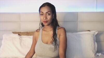 vale_riazco public webcam profile photo 2
