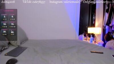 valerie07 public webcam profile photo 2
