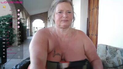 vampwoman public webcam profile photo 3