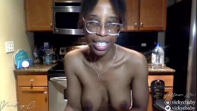 viiickyyy public webcam profile photo 3