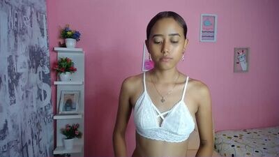 viioleta_18 public webcam profile photo 2