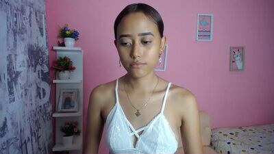 viioleta_18 public webcam profile photo 3
