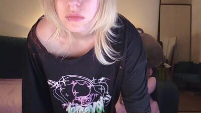 viki_charm public webcam profile photo 4