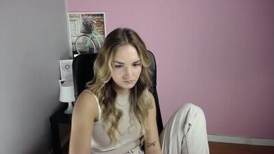 viktoria_lovely public webcam profile photo 2