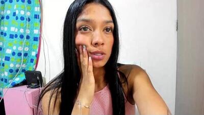 vinaly_y public webcam profile photo 4