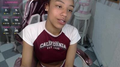 violeth_b public webcam profile photo 8