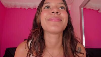 violett_24_ public webcam profile photo 7
