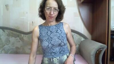 violla_strawberry public webcam profile photo 2