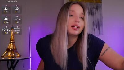 viollasinzz public webcam profile photo 3
