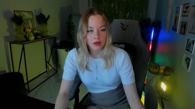vireliamoonfall public webcam profile photo 3