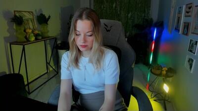 vireliamoonfall public webcam profile photo 4