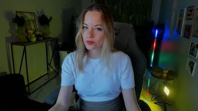 vireliamoonfall public webcam profile photo 7