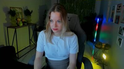 vireliamoonfall public webcam profile photo 8