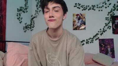 wow_lover public webcam profile photo 3