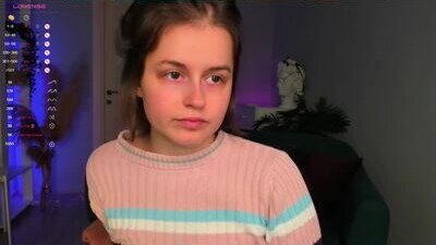 wow_luvng public webcam profile photo 5