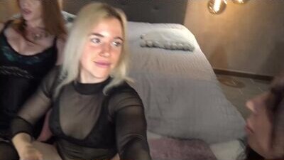 xtina__ public webcam profile photo 7