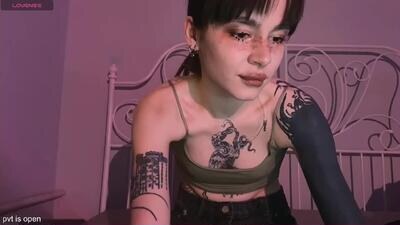 xx_lily public webcam profile photo 2