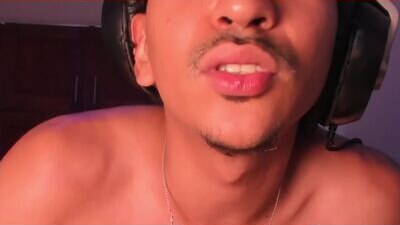 y0ungman_who_loveswork public webcam profile photo 6