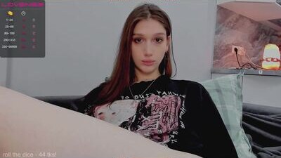 yah_aynek public webcam profile photo 10