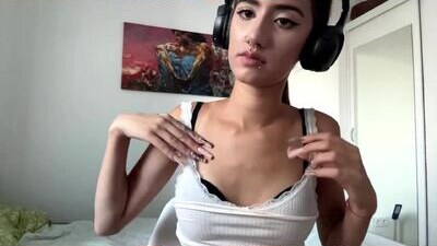 yettahagins public webcam profile photo 9