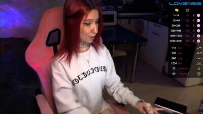 yngmilf_ public webcam profile photo 4