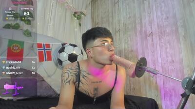 your_kitty_boy public webcam profile photo 4