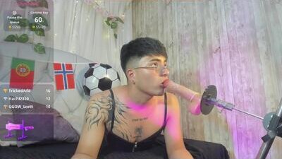 your_kitty_boy public webcam profile photo 5