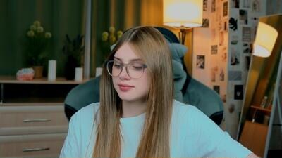 yourbeautyarya public webcam profile photo 3