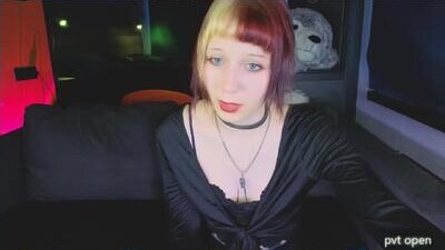 yourcutiegoth public webcam profile photo 8
