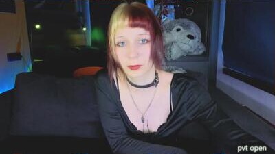 yourcutiegoth public webcam profile photo 9