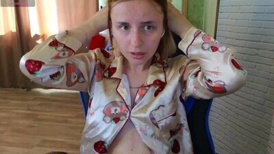 yourwishnes public webcam profile photo 2