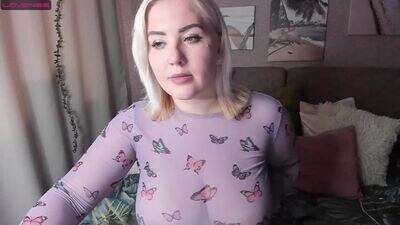 yummylana public webcam profile photo 3