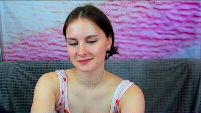 yunabrif public webcam profile photo 5