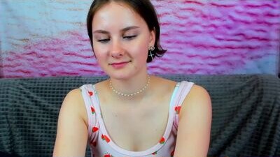 yunabrif public webcam profile photo 6