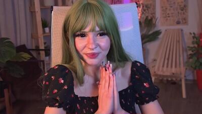 yunaleaf public webcam profile photo 2