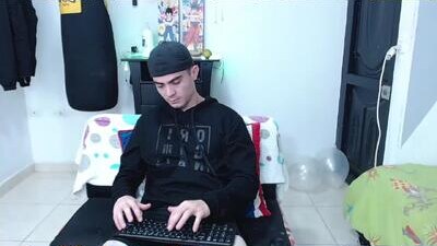 zac_efront public webcam profile photo 8