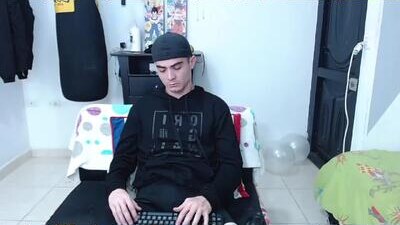zac_efront public webcam profile photo 9