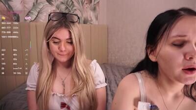 zara_shine public webcam profile photo 4