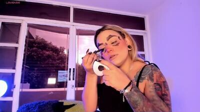 zihaadams_ public webcam profile photo 2