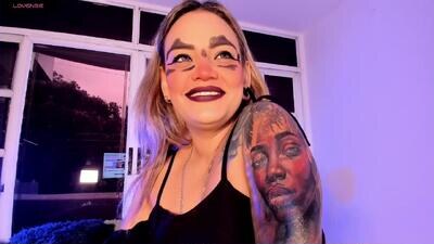 zihaadams_ public webcam profile photo 3