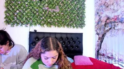 zoe_and_valeria