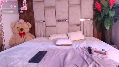 zoe_dim public webcam profile photo 10