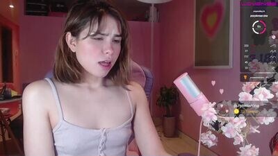 zoe_uwu public webcam profile photo 4