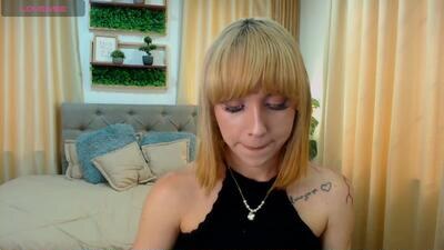 zohet_kriss public webcam profile photo 3