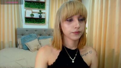 zohet_kriss public webcam profile photo 4