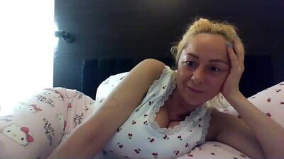 _karolynesyera_ public webcam profile photo 2