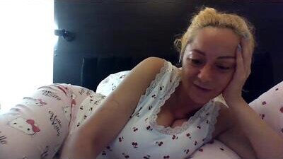 _karolynesyera_ public webcam profile photo 5