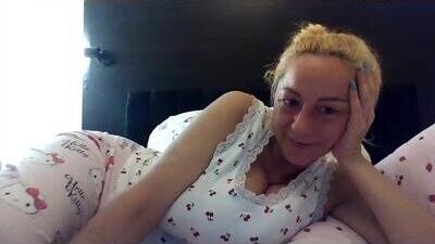 _karolynesyera_ public webcam profile photo 6