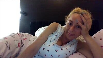 _karolynesyera_ public webcam profile photo 8