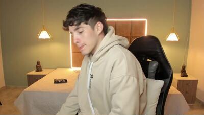 alejootwink public webcam profile photo 6